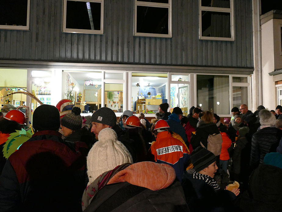 Sankt Martin Laternenumzug durch die Stadt (Foto: Karl-Franz Thiede)